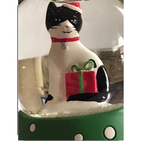 HALLMARK Water Globe Set of 2 (Bx 11) - Picture 3 of 12